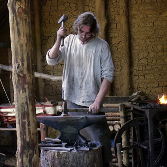 Blacksmith_at_the_medieval_reconstruction_side_Camous_Galli